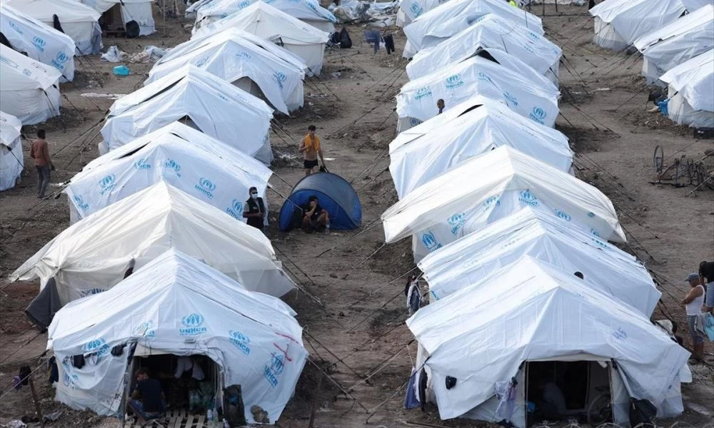 ΠΟΥ: Σχεδόν 50 εκατ. μετανάστες θα μείνουν χωρίς εμβόλιο